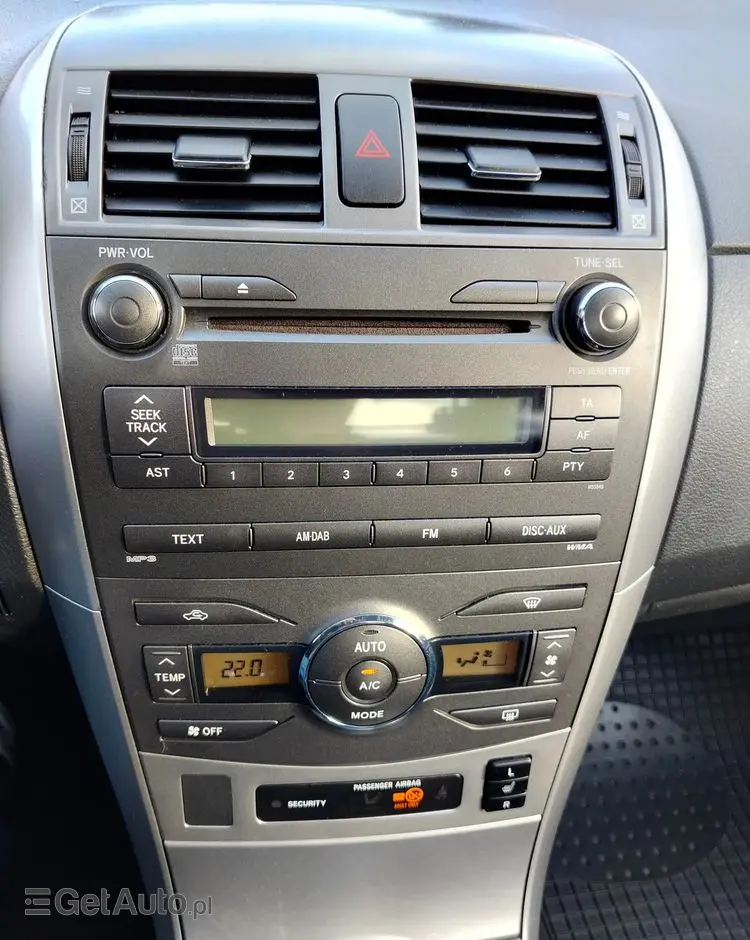 TOYOTA Corolla 1.6 Premium