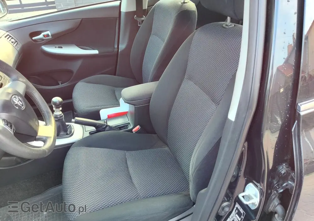 TOYOTA Corolla 1.6 Premium