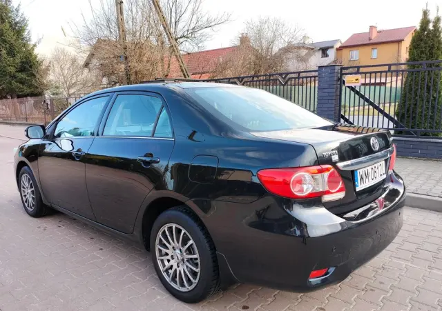 TOYOTA Corolla 1.6 Premium
