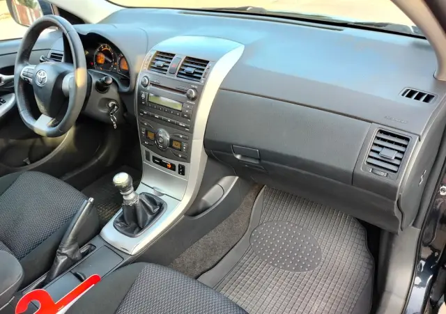 TOYOTA Corolla 1.6 Premium