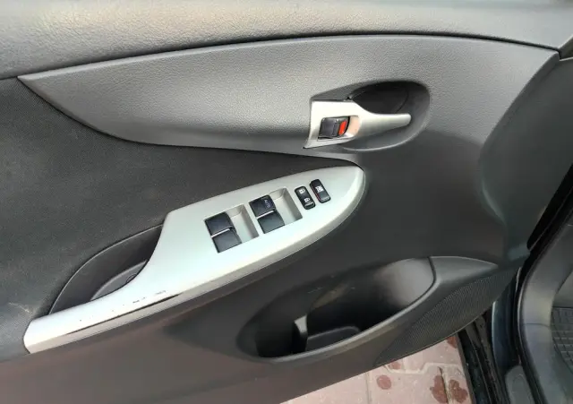 TOYOTA Corolla 1.6 Premium