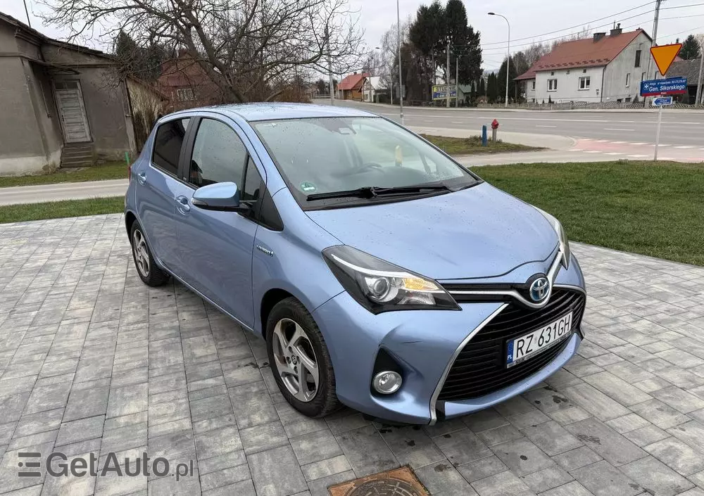 TOYOTA Yaris Hybrid 1.5 VVT-i Selection