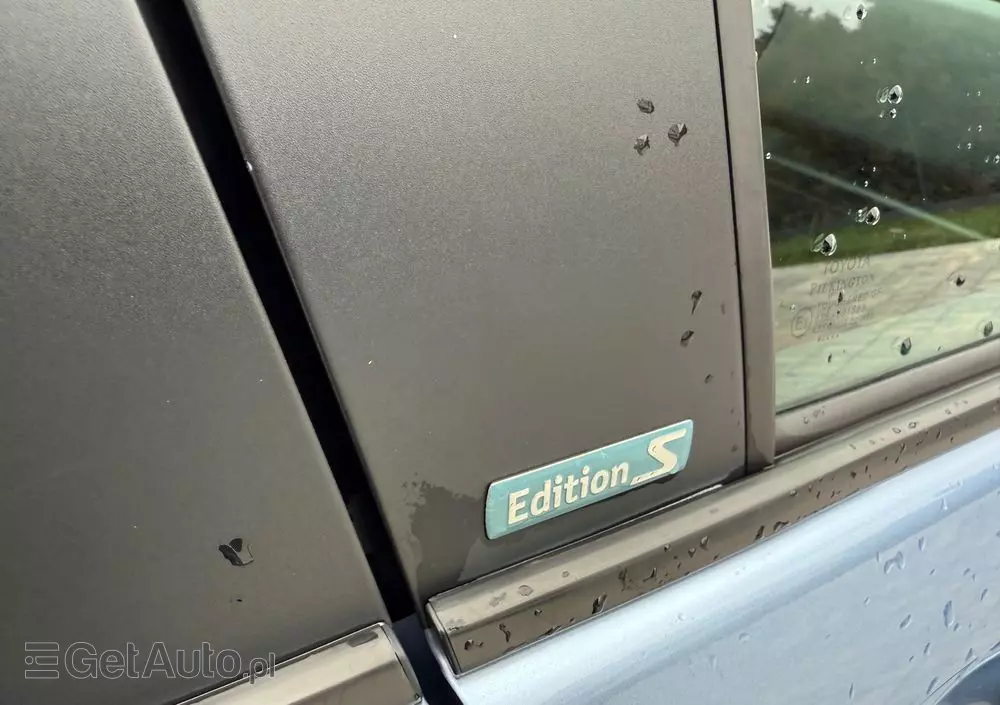 TOYOTA Yaris Hybrid 1.5 VVT-i Selection