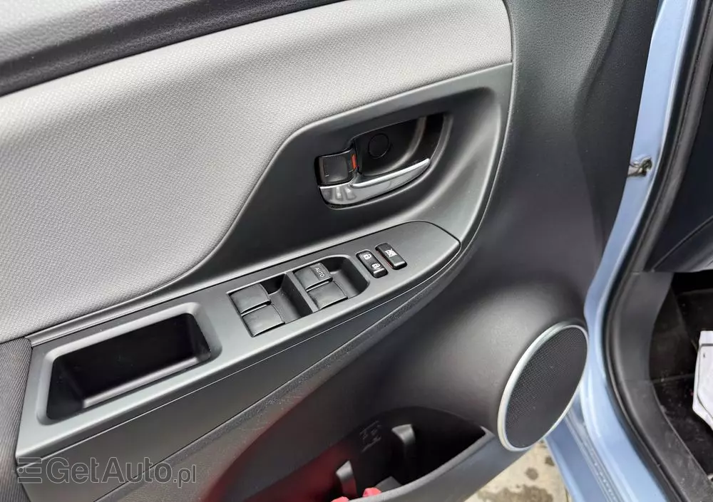 TOYOTA Yaris Hybrid 1.5 VVT-i Selection