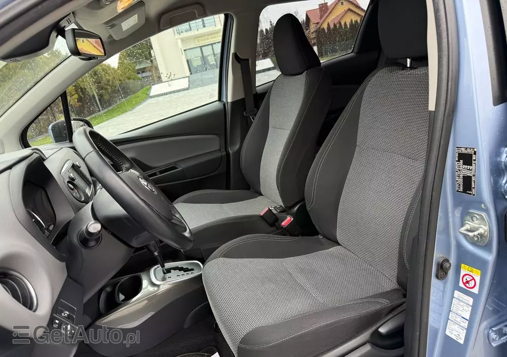 TOYOTA Yaris Hybrid 1.5 VVT-i Selection