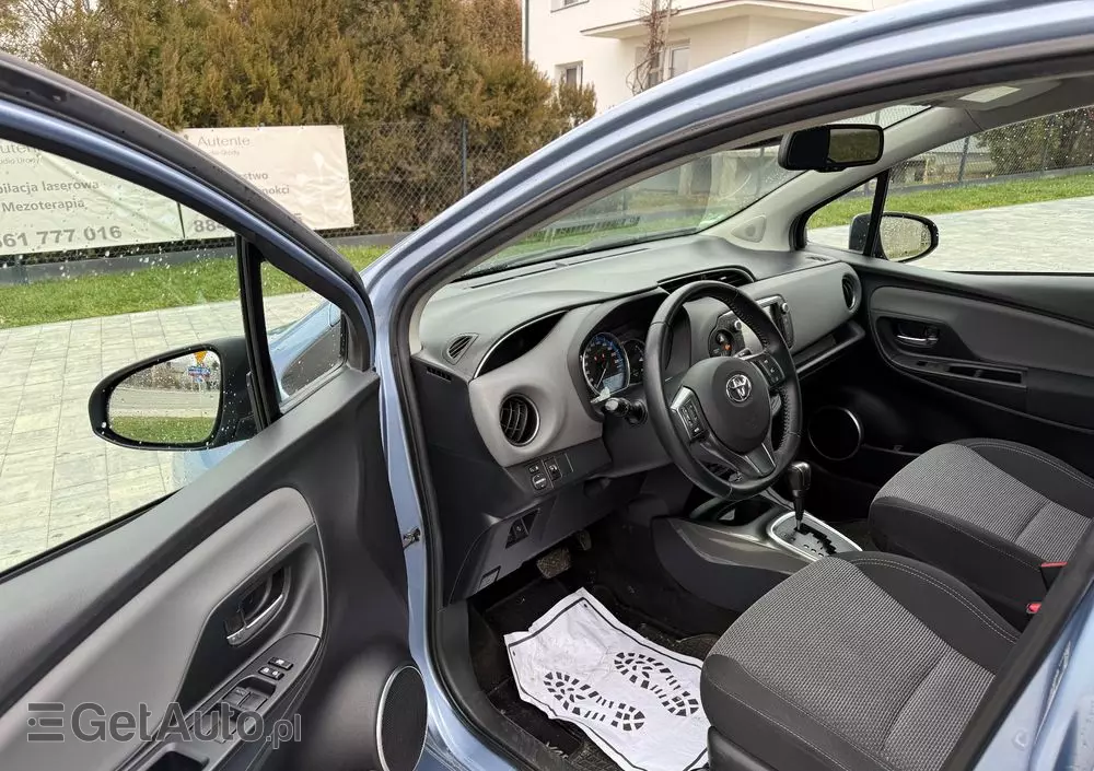 TOYOTA Yaris Hybrid 1.5 VVT-i Selection