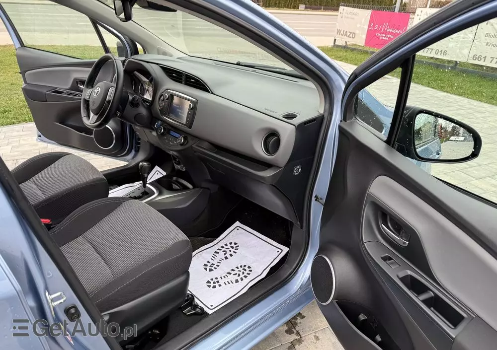 TOYOTA Yaris Hybrid 1.5 VVT-i Selection