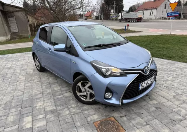 TOYOTA Yaris Hybrid 1.5 VVT-i Selection