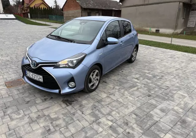 TOYOTA Yaris Hybrid 1.5 VVT-i Selection