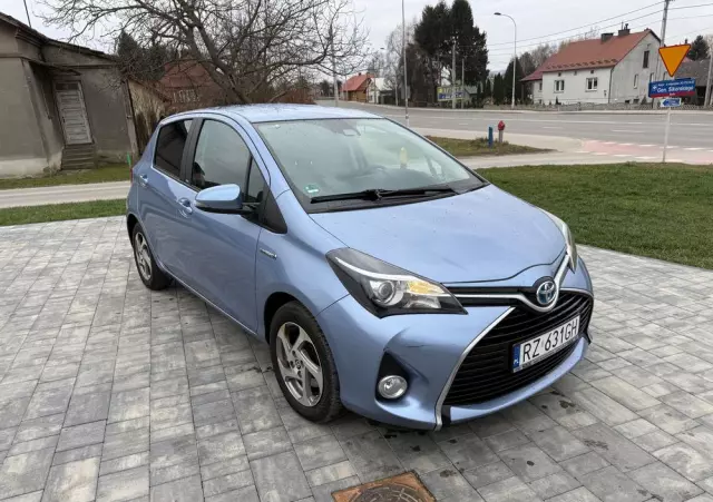 TOYOTA Yaris Hybrid 1.5 VVT-i Selection