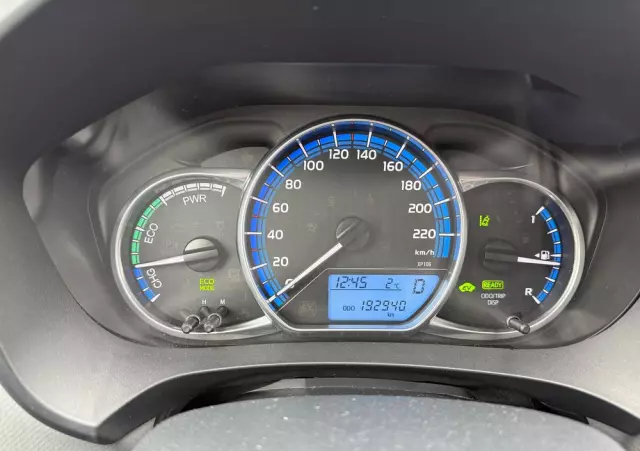 TOYOTA Yaris Hybrid 1.5 VVT-i Selection