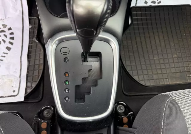 TOYOTA Yaris Hybrid 1.5 VVT-i Selection