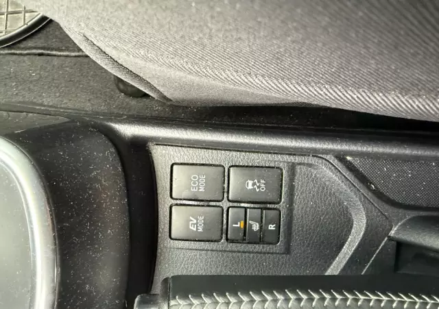 TOYOTA Yaris Hybrid 1.5 VVT-i Selection