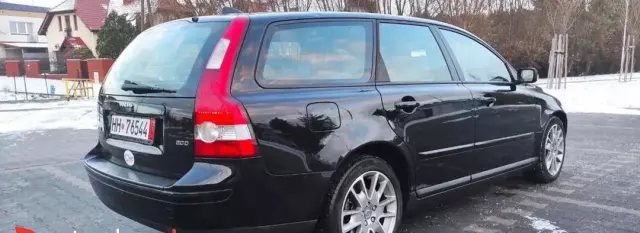 VOLVO V50 