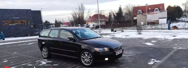 VOLVO V50 