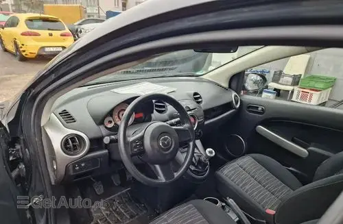 MAZDA 2 