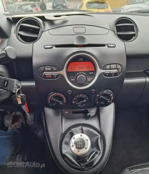 MAZDA 2 