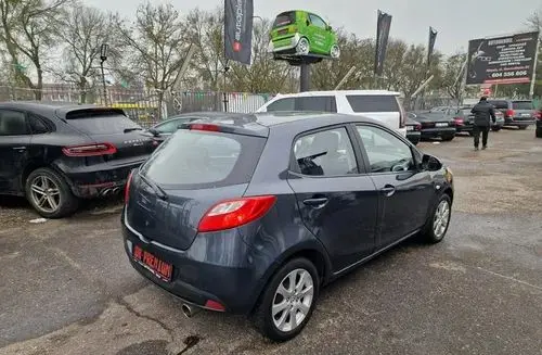 MAZDA 2 