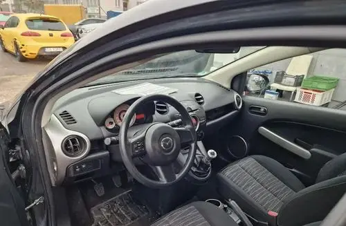 MAZDA 2 