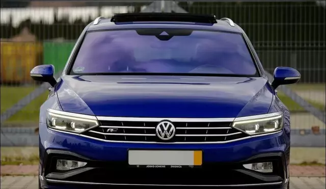 VOLKSWAGEN Passat 