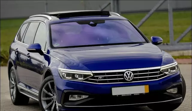 VOLKSWAGEN Passat 