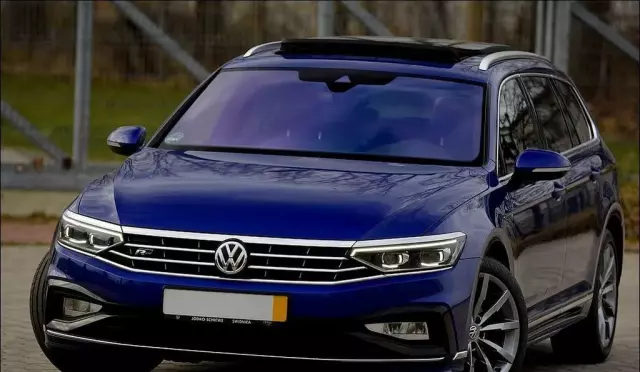 VOLKSWAGEN Passat 