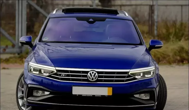 VOLKSWAGEN Passat 