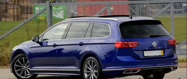 VOLKSWAGEN Passat 