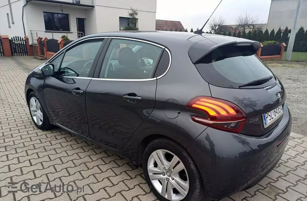PEUGEOT 208 