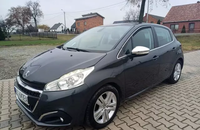 PEUGEOT 208 