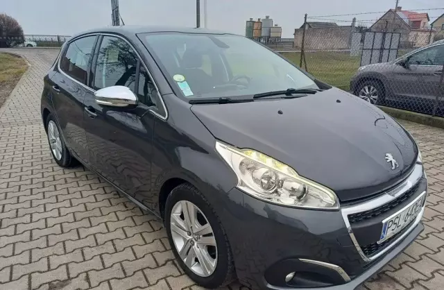 PEUGEOT 208 