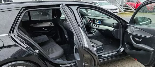 MERCEDES-BENZ Klasa E 200 d T 9G-TRONIC