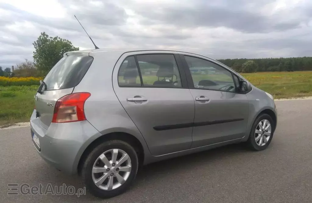 TOYOTA Yaris 