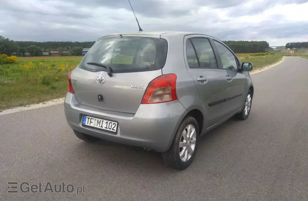TOYOTA Yaris 