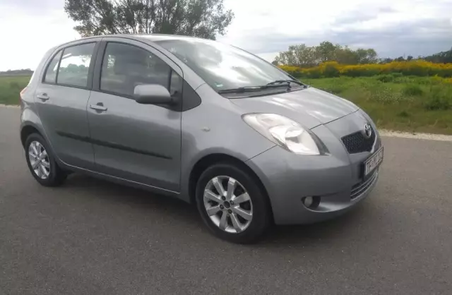TOYOTA Yaris 