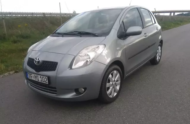 TOYOTA Yaris 