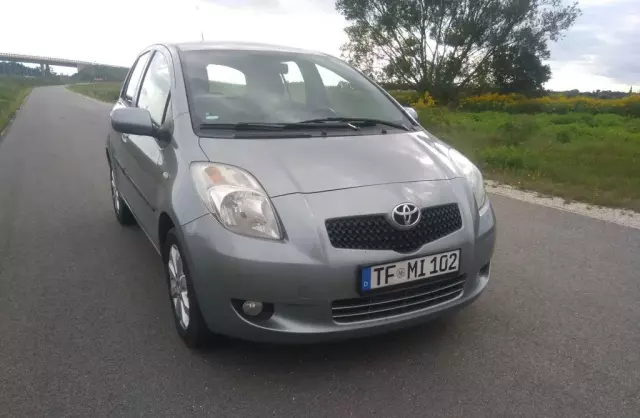 TOYOTA Yaris 
