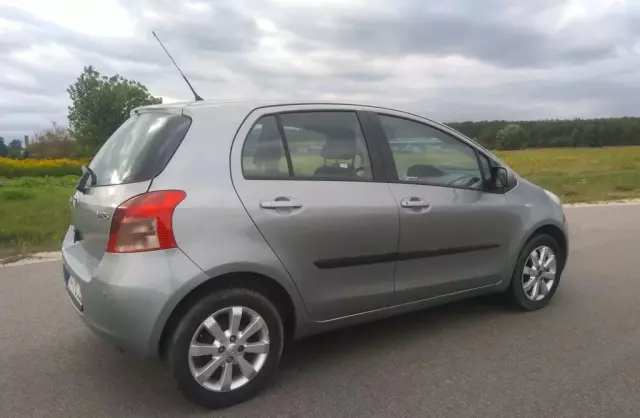 TOYOTA Yaris 