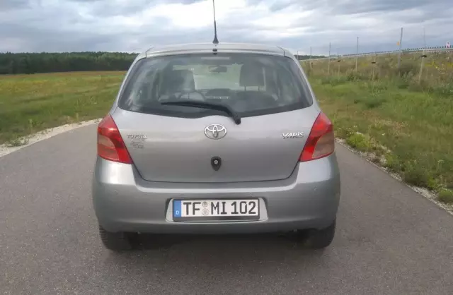TOYOTA Yaris 