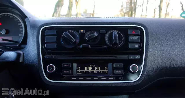 VOLKSWAGEN Up! 