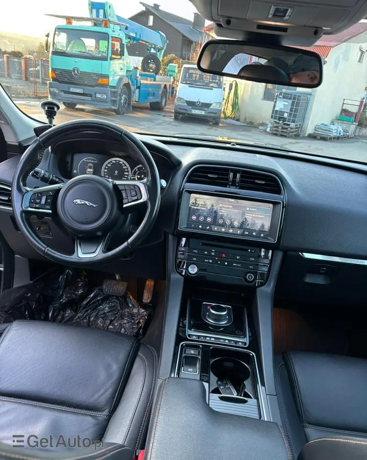 JAGUAR F-Pace 2.0 i4D AWD Prestige
