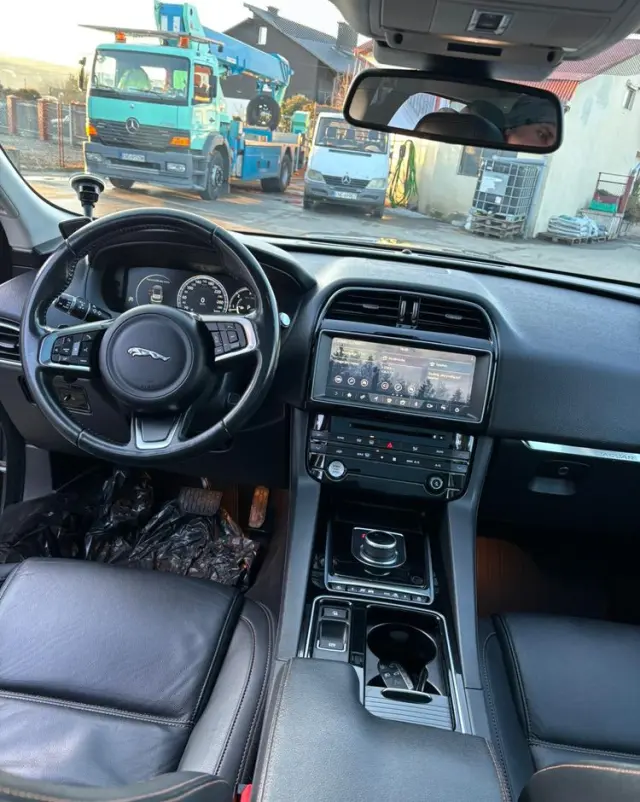 JAGUAR F-Pace 2.0 i4D AWD Prestige