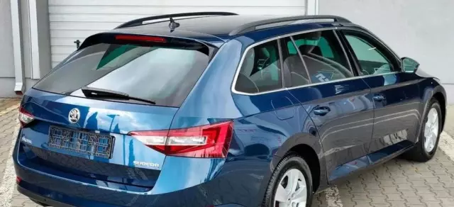 SKODA Superb 