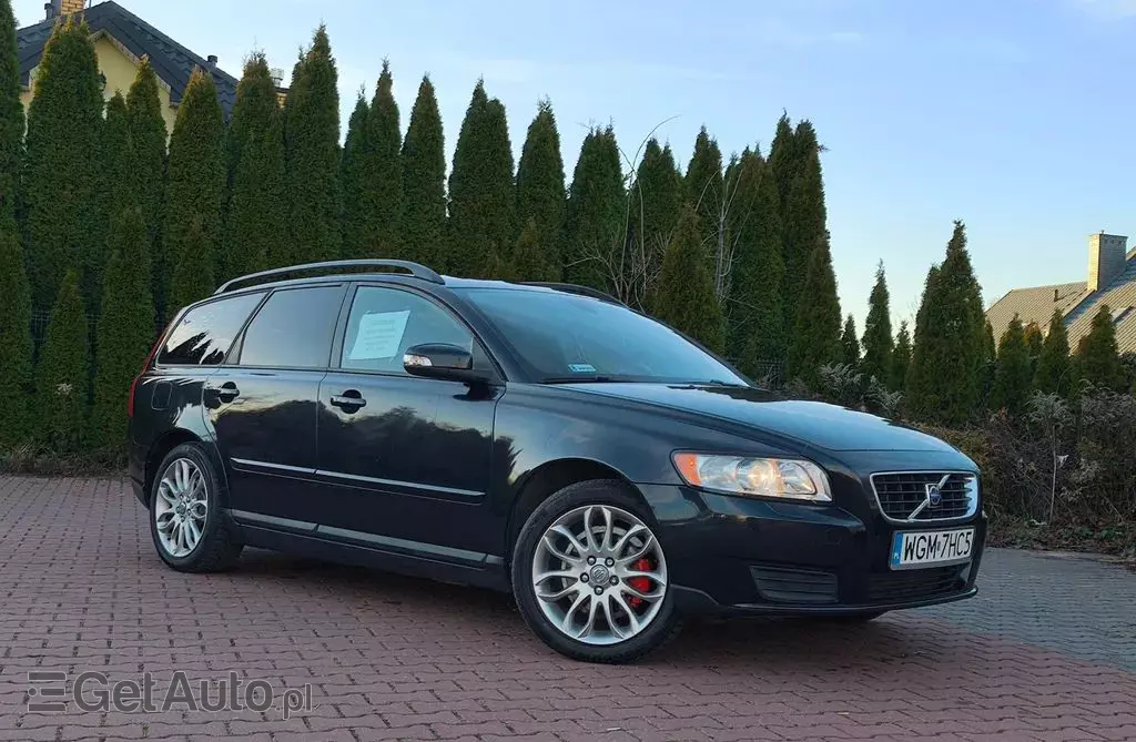 VOLVO V50 