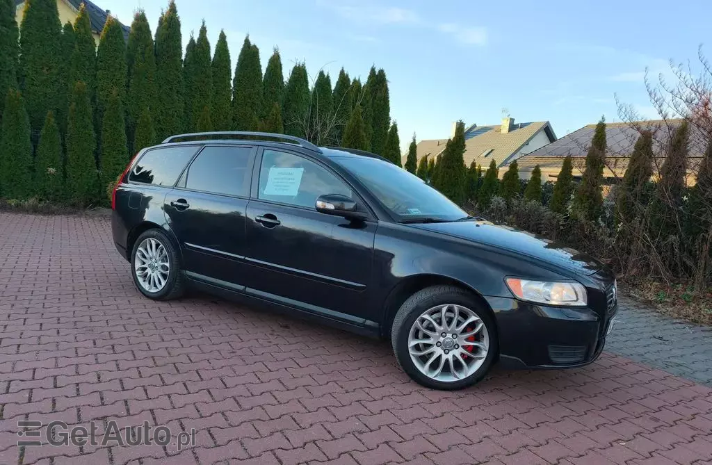 VOLVO V50 