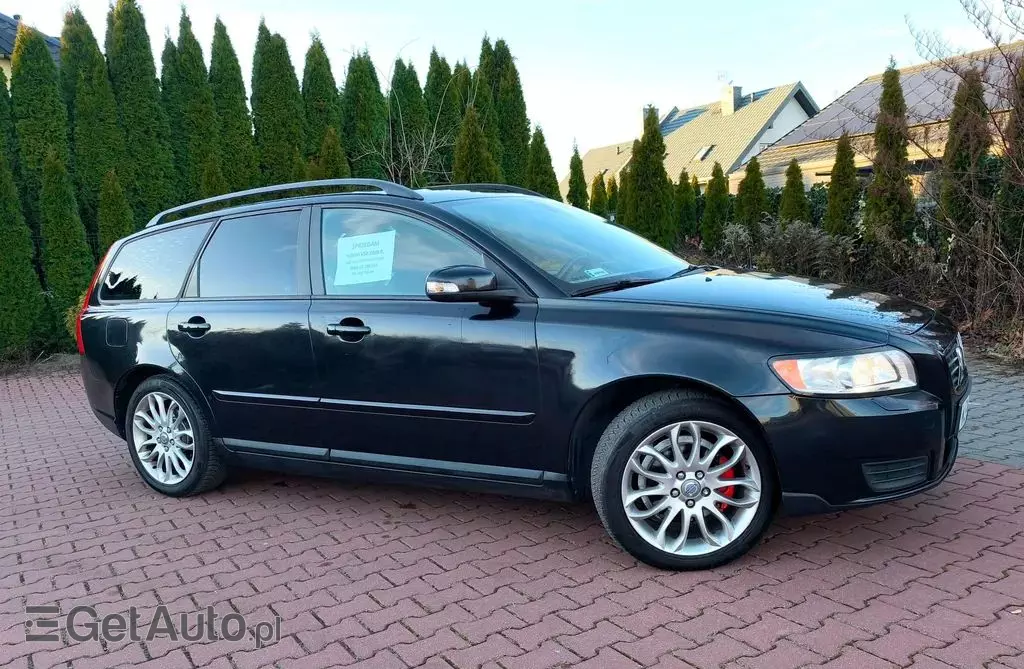 VOLVO V50 