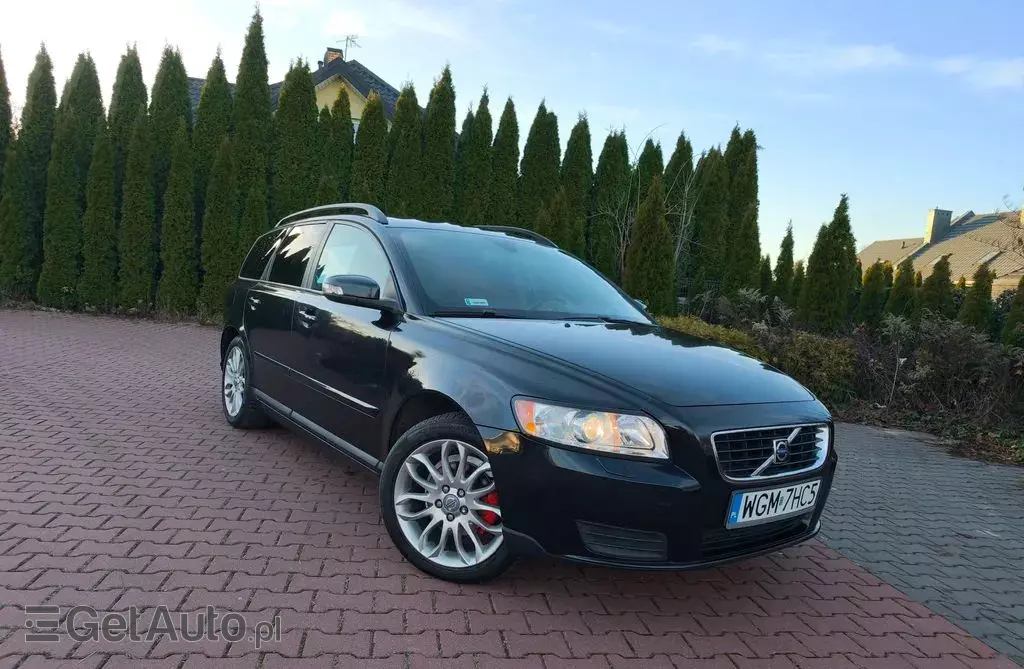 VOLVO V50 