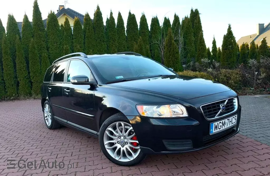 VOLVO V50 