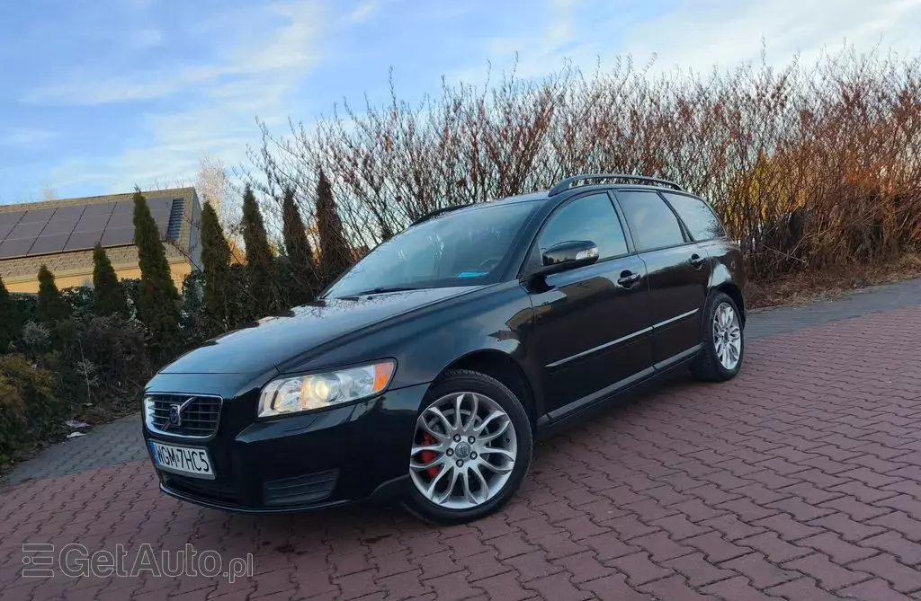 VOLVO V50 