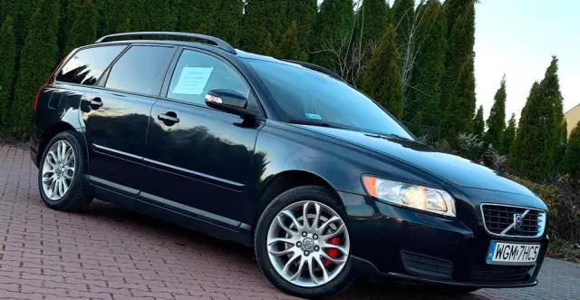 VOLVO V50 